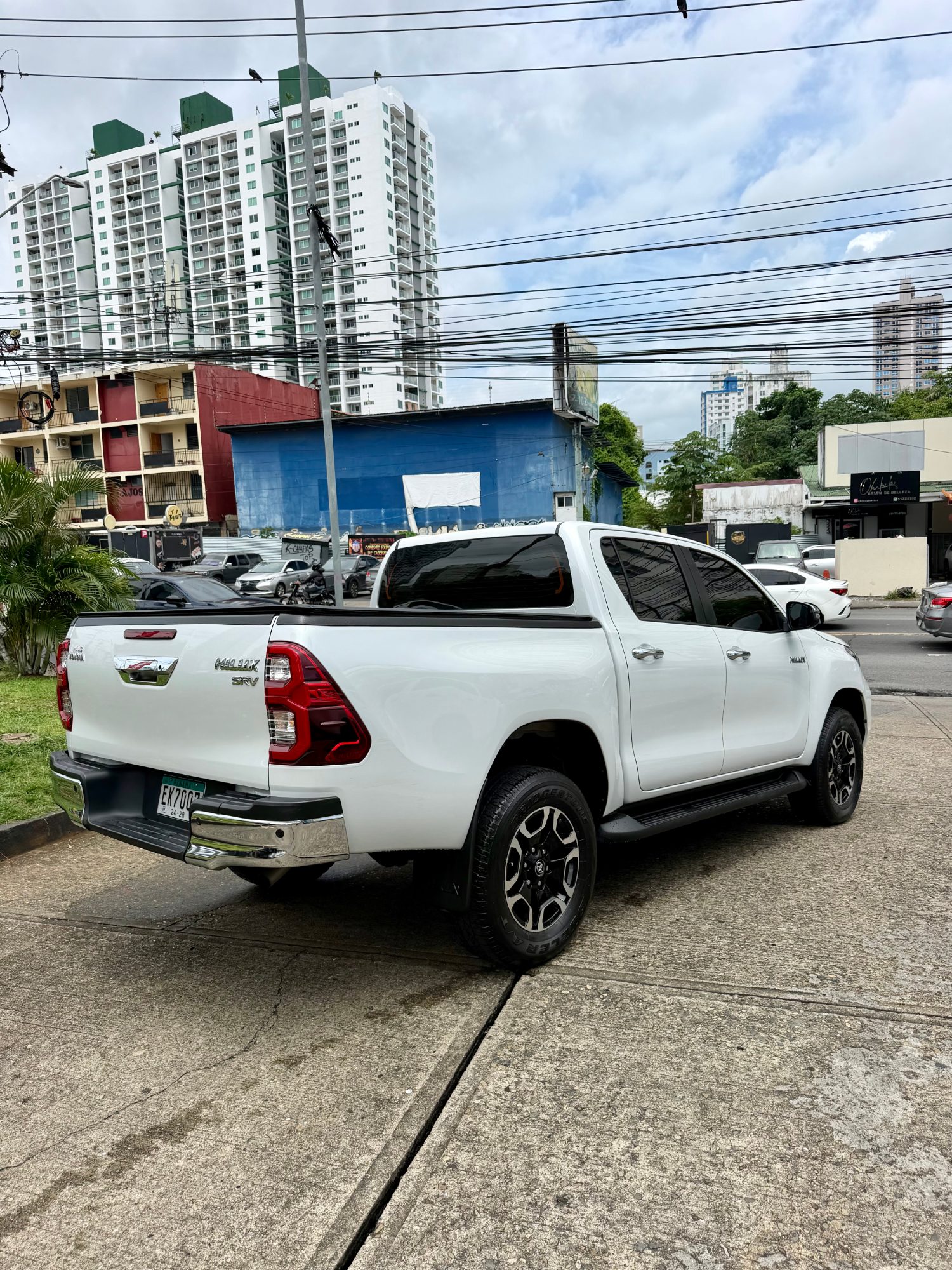 TOYOTA HILUX 2023
