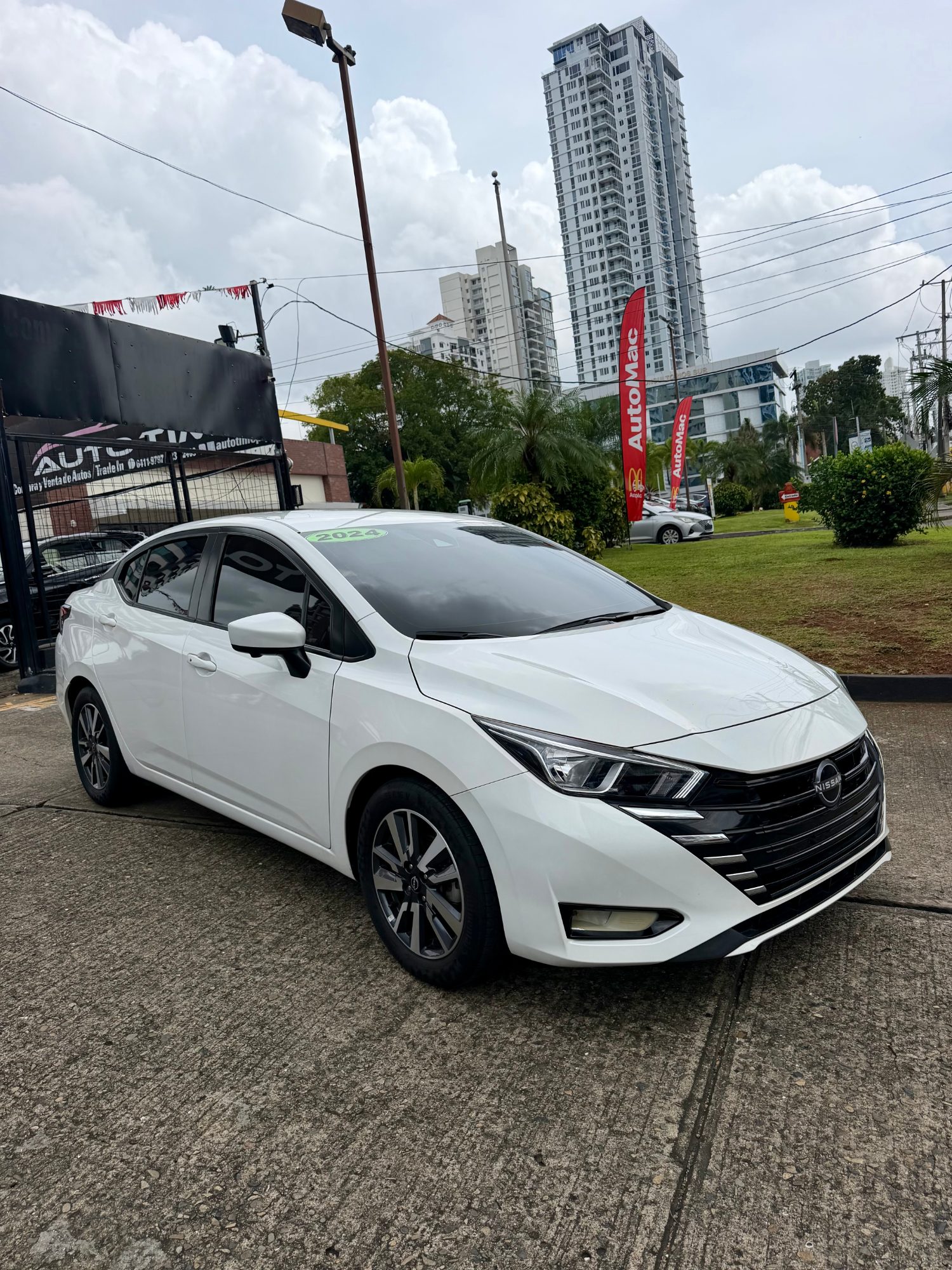 NISSAN VERSA 2024