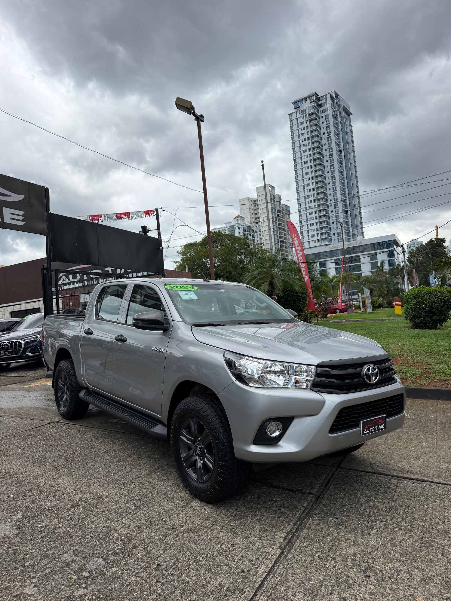TOYOTA HILUX 2024