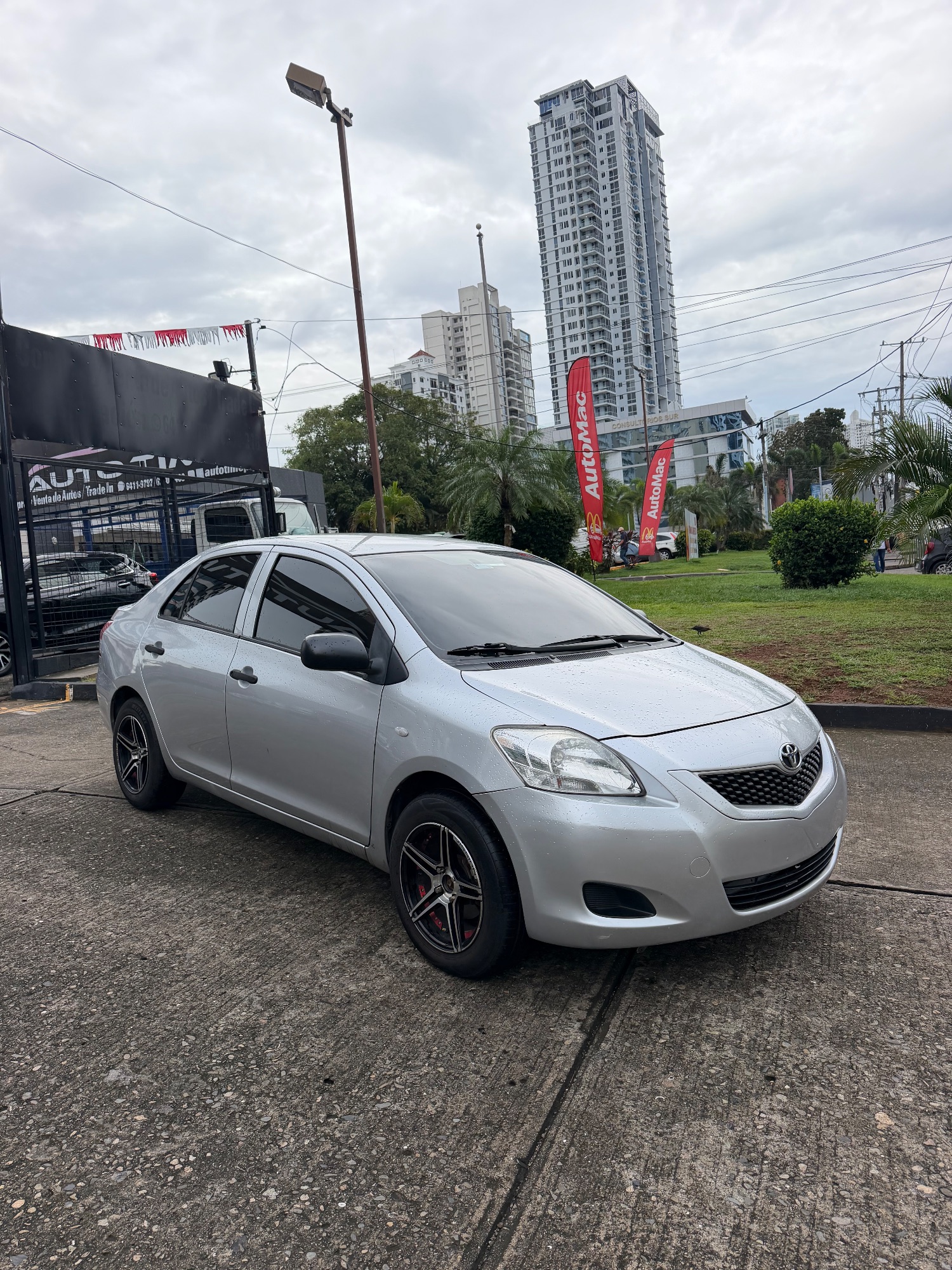 TOYOTA YARIS 2013