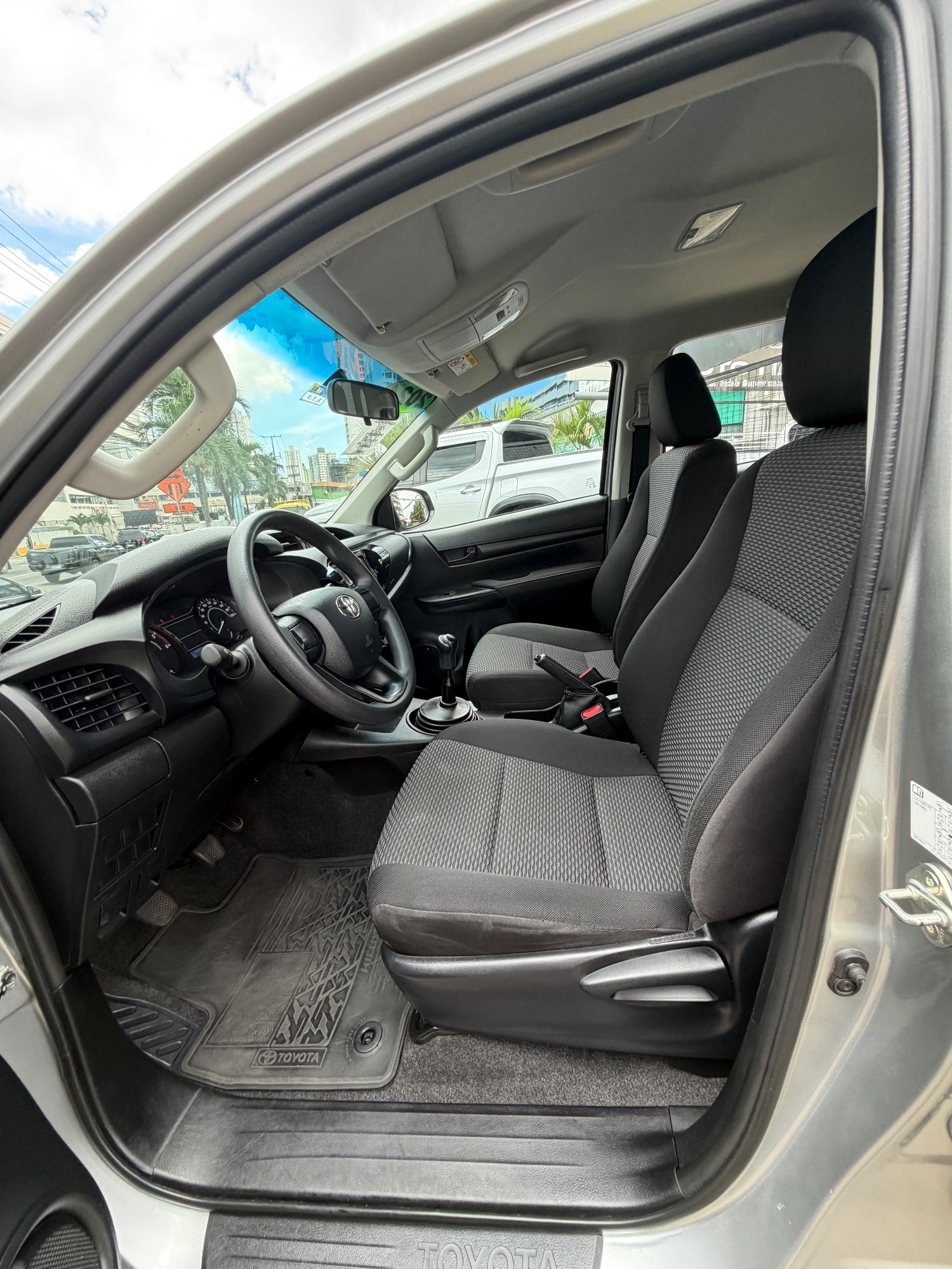 TOYOTA HILUX 2024