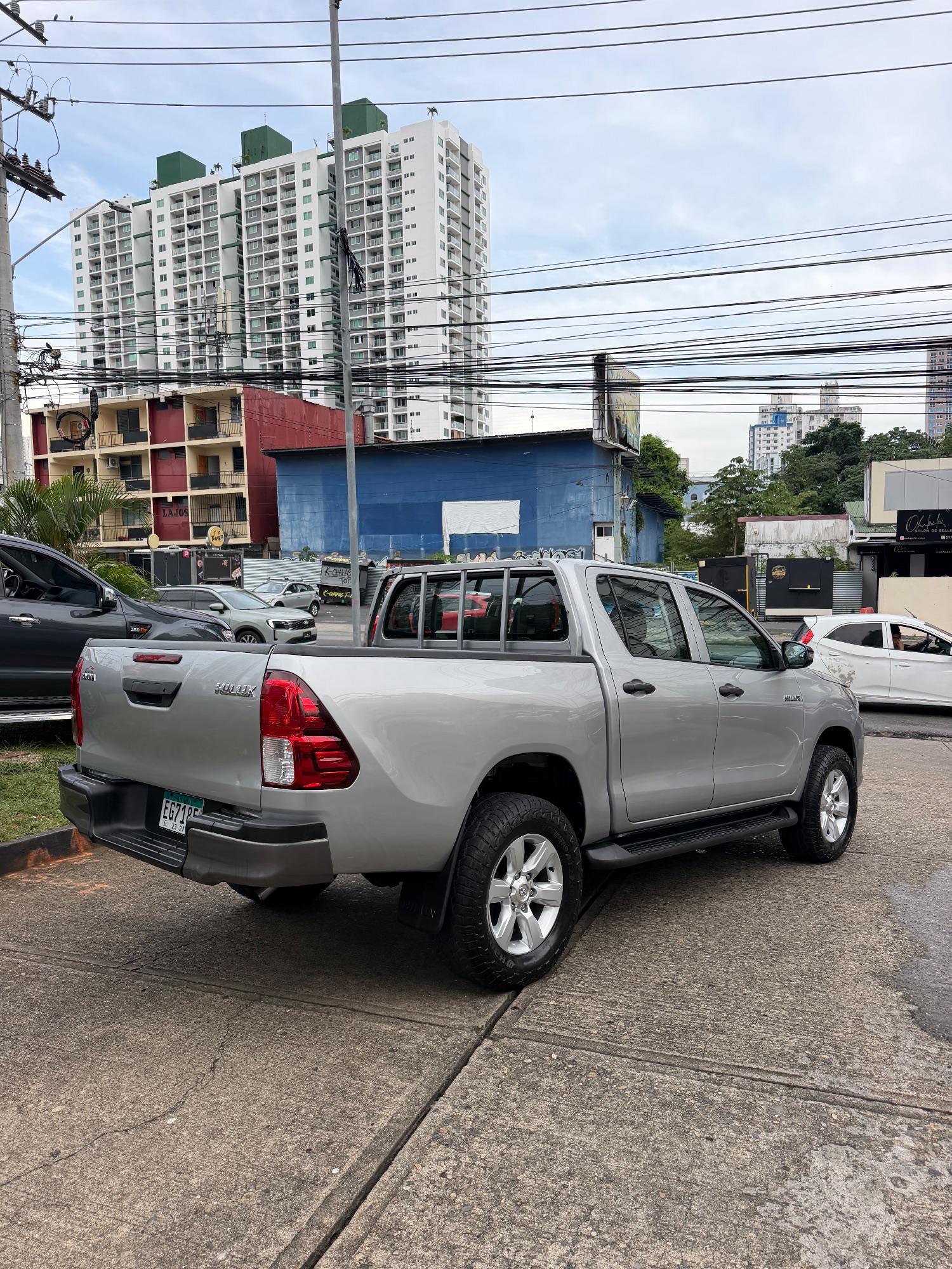TOYOTA HILUX 2023