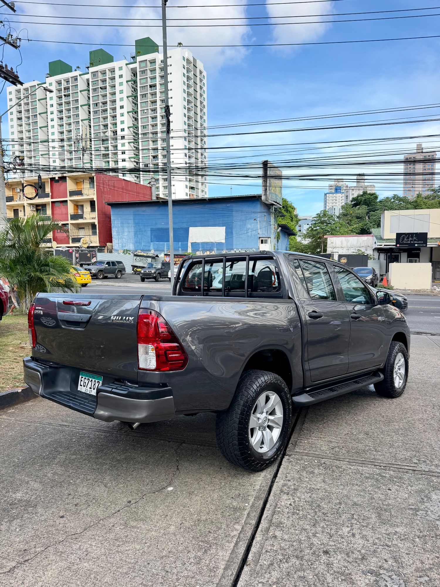 TOYOTA HILUX 2023