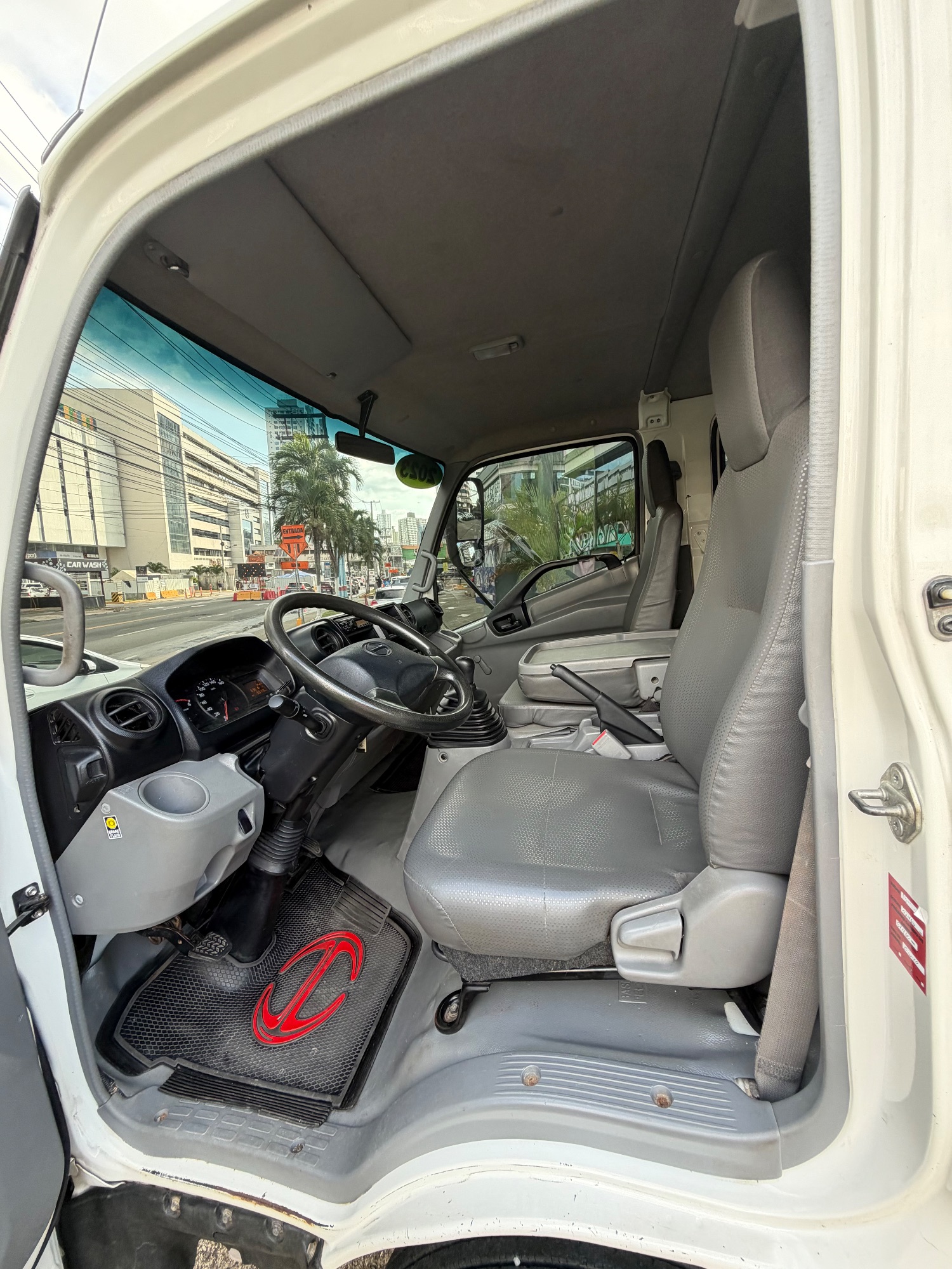 HINO DUTRO 2023