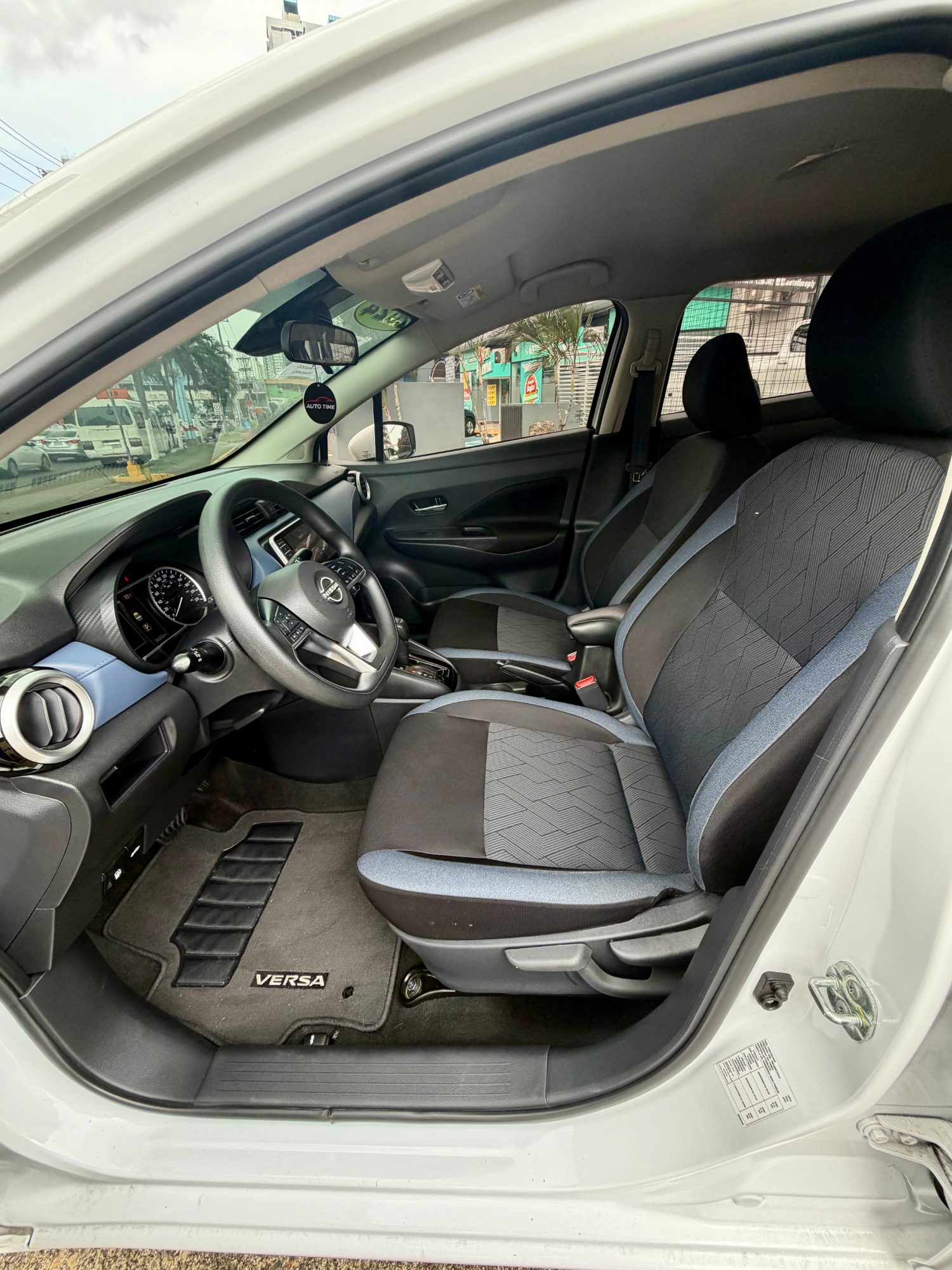 NISSAN VERSA 2024