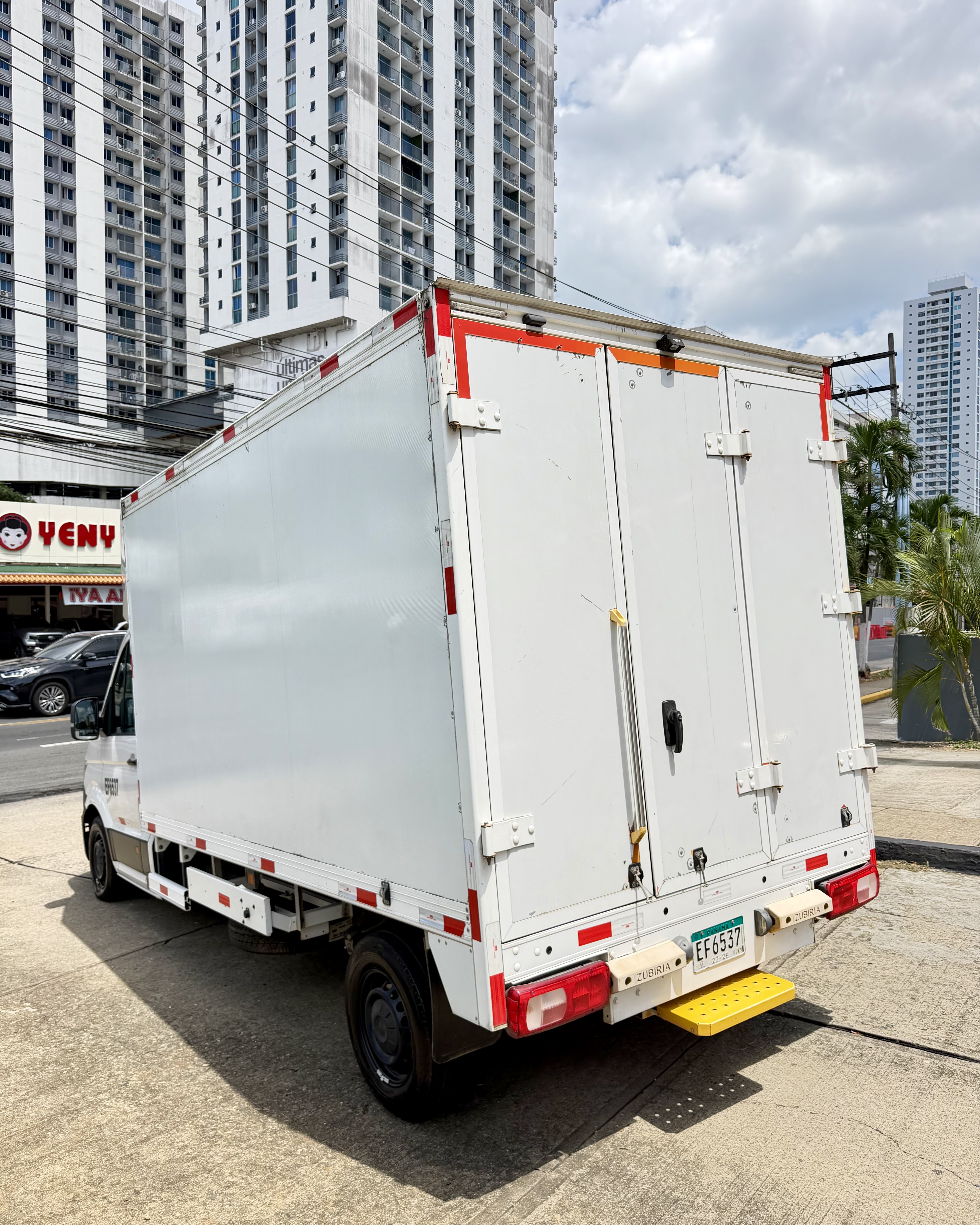 VOLKSWAGEN CRAFTER 2023