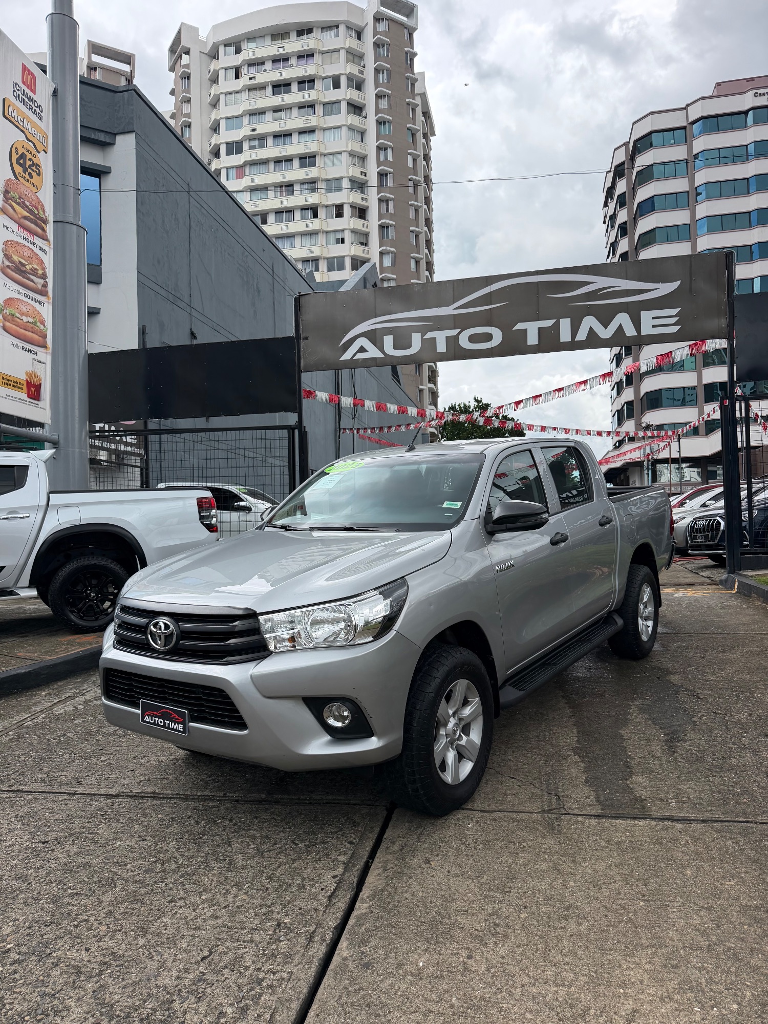 TOYOTA HILUX 2023