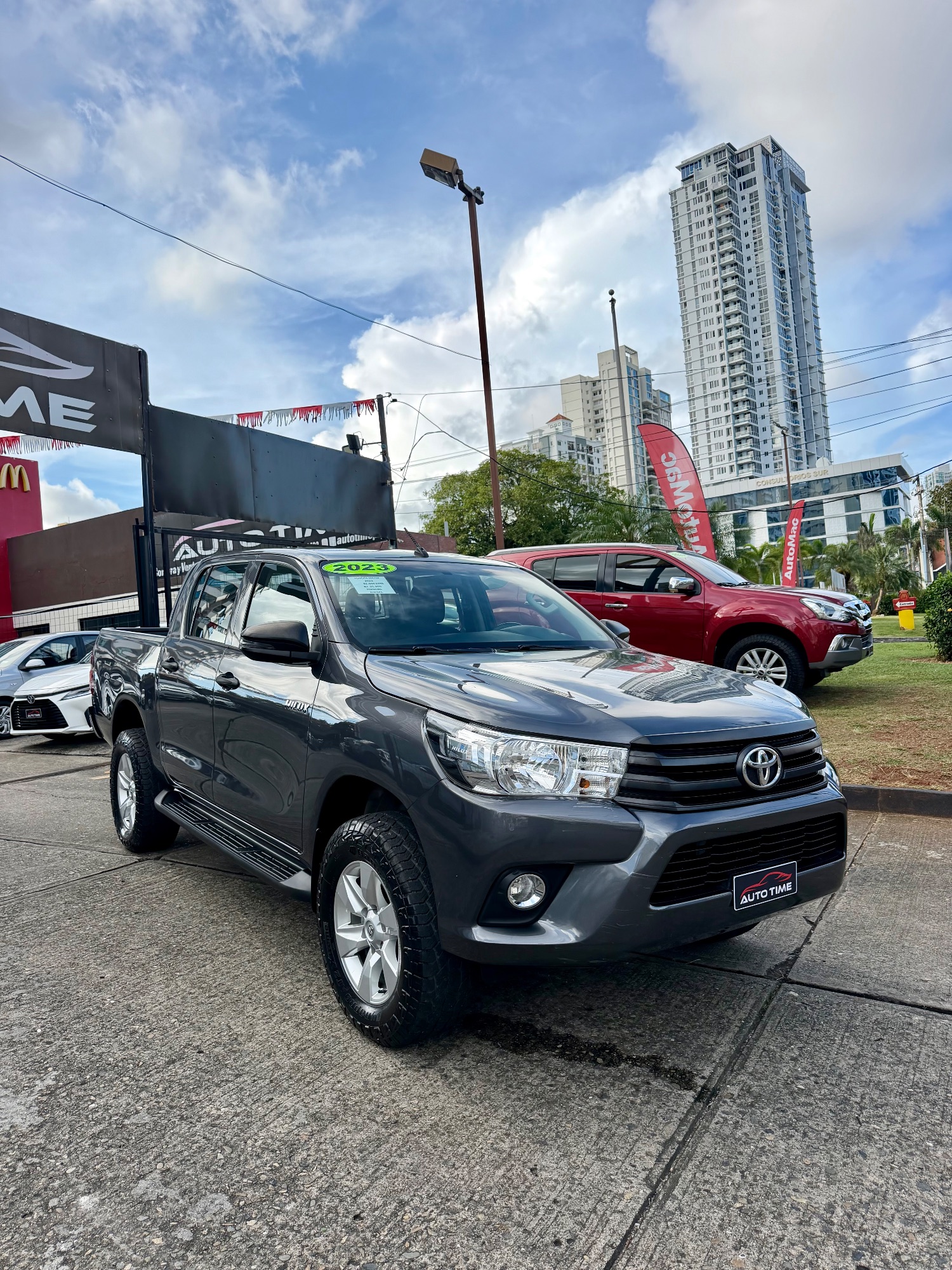 TOYOTA HILUX 2023