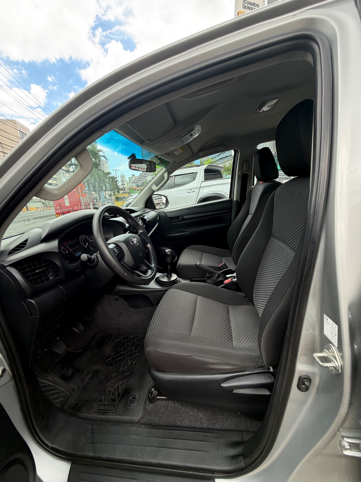 TOYOTA HILUX 2023