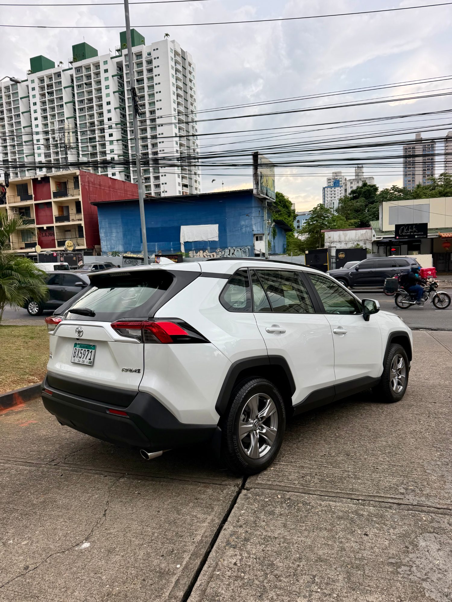 TOYOTA RAV4 2024