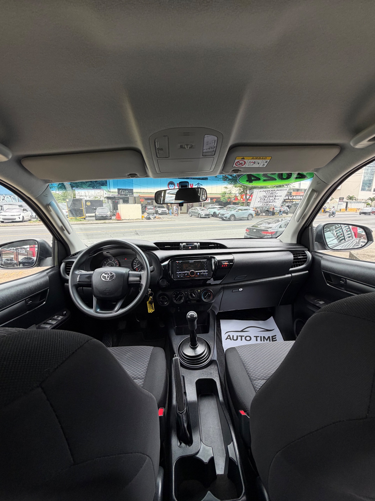 TOYOTA HILUX 2024