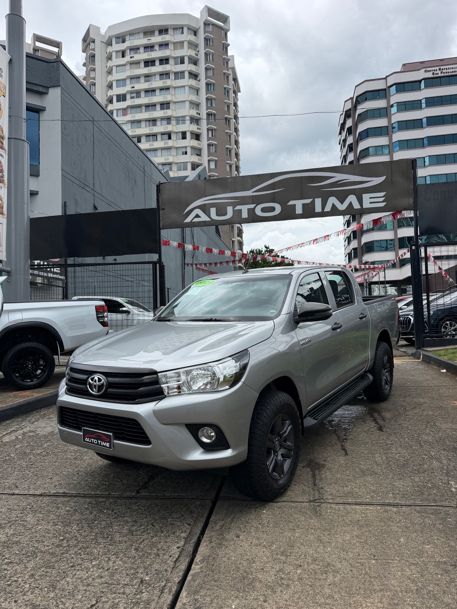TOYOTA HILUX 2024