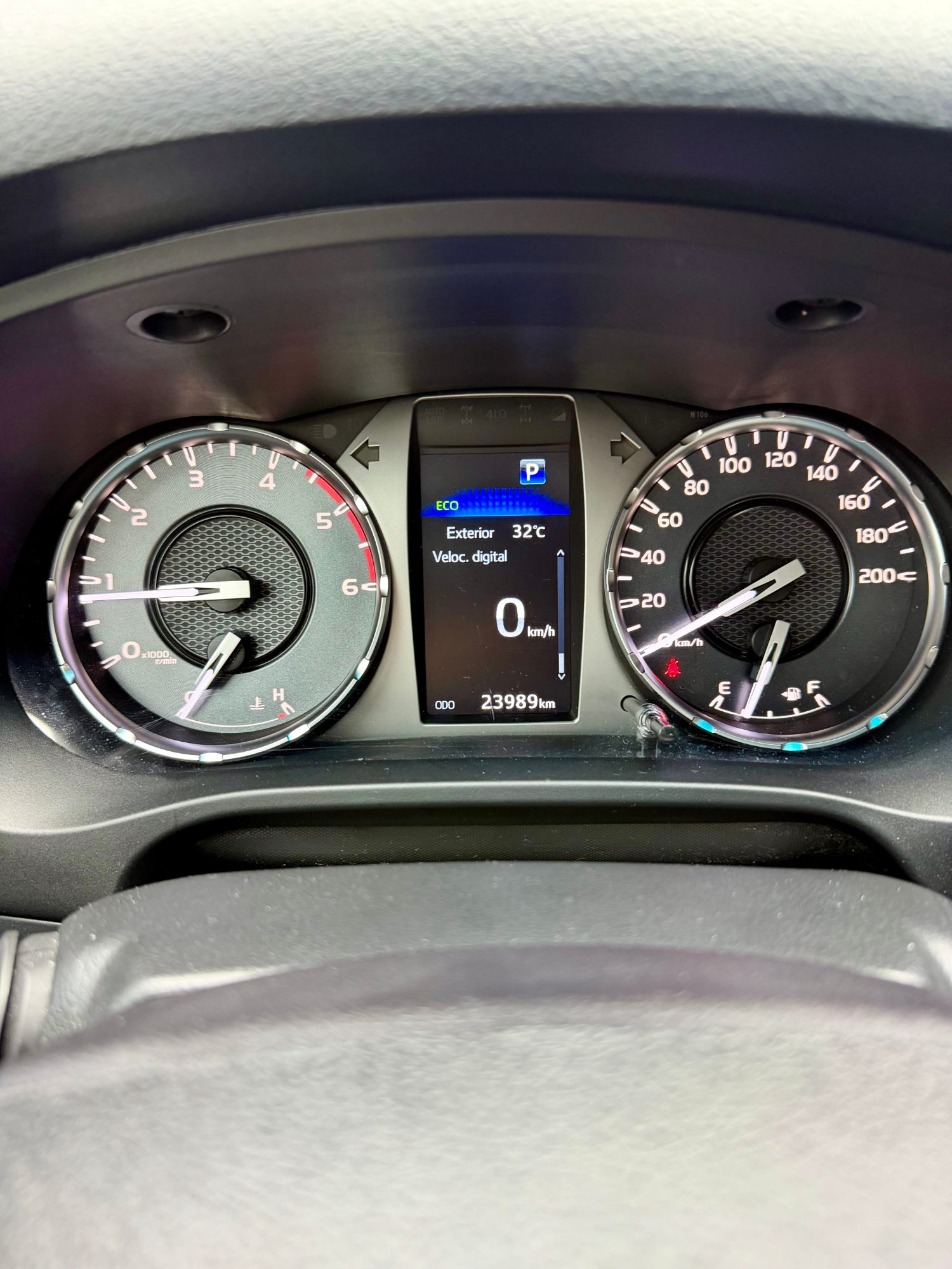 TOYOTA HILUX 2023