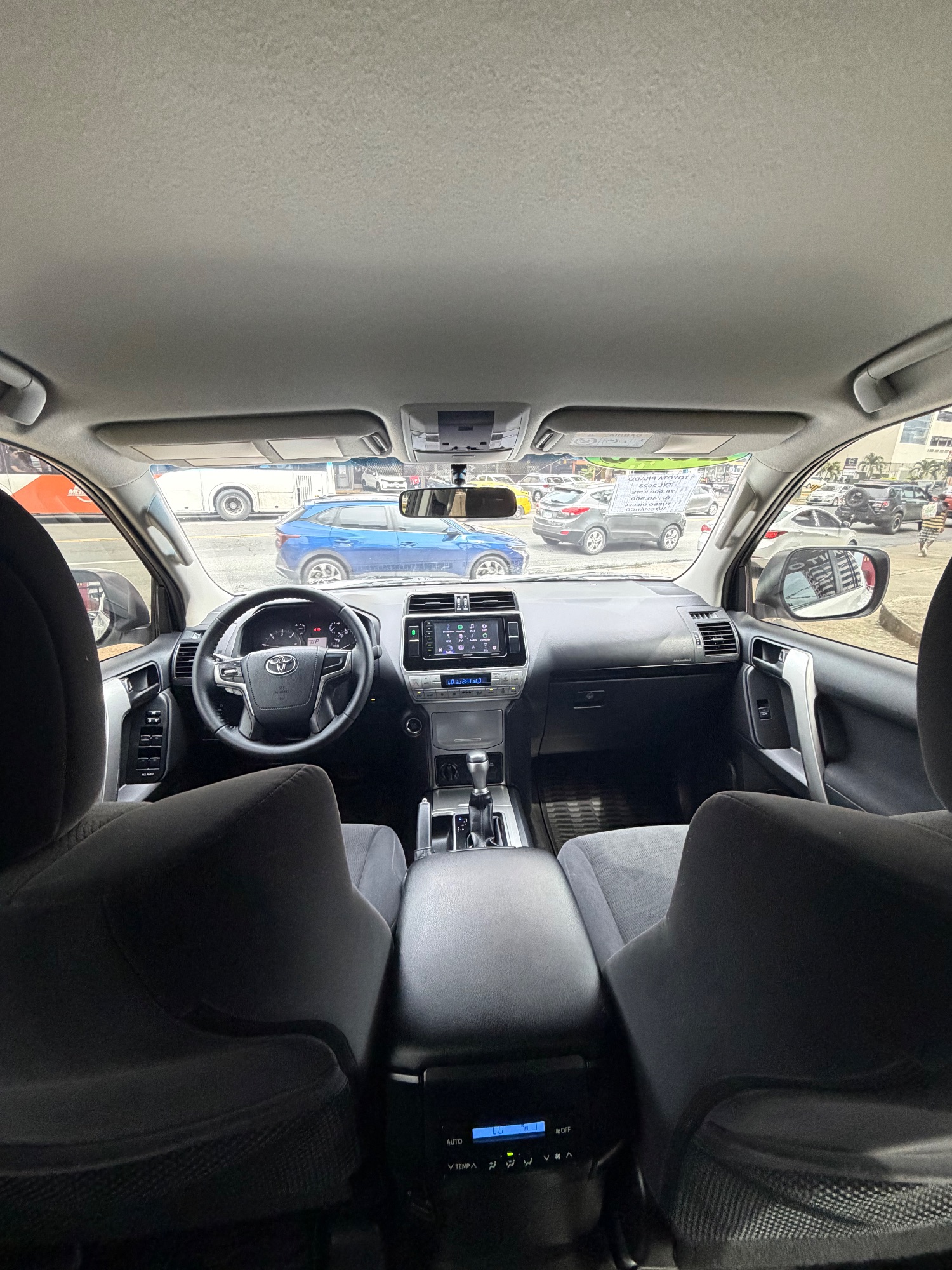 TOYOTA PRADO 2023