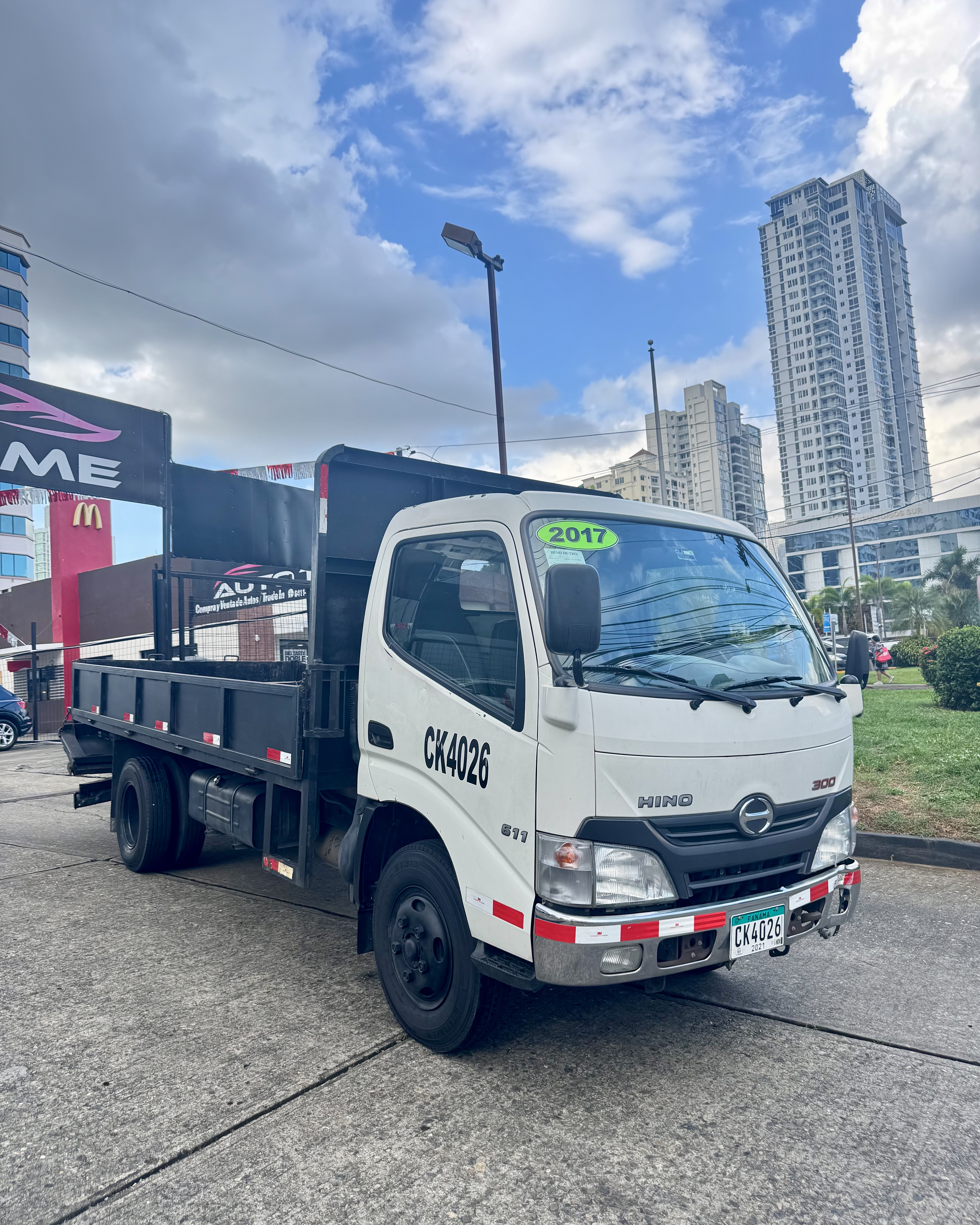 HINO DUTRO 2017