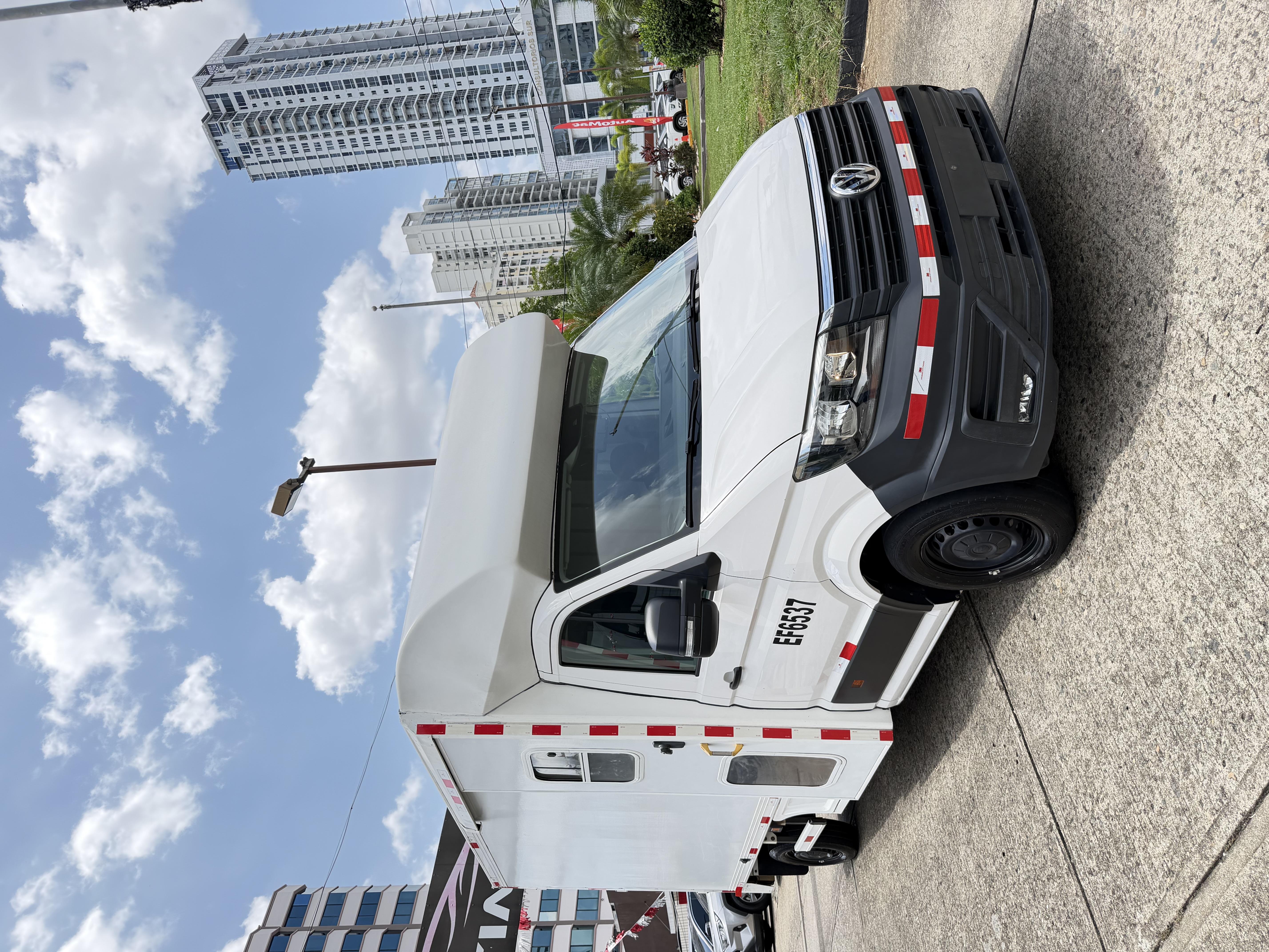 VOLKSWAGEN CRAFTER 2023