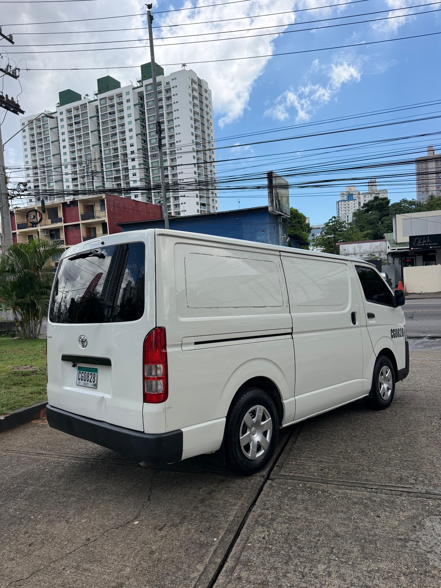 TOYOTA HIACE 2017