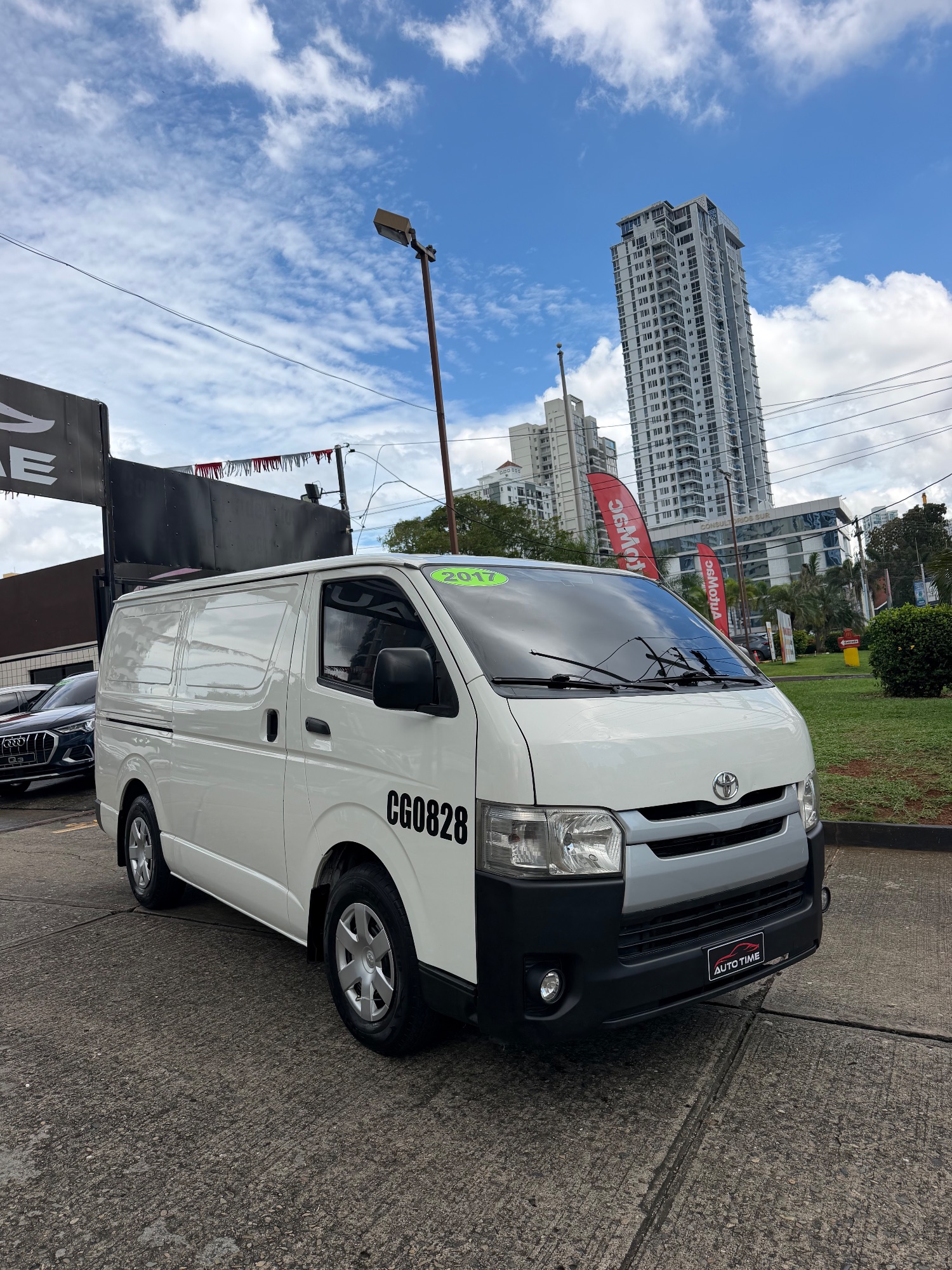 TOYOTA HIACE 2017