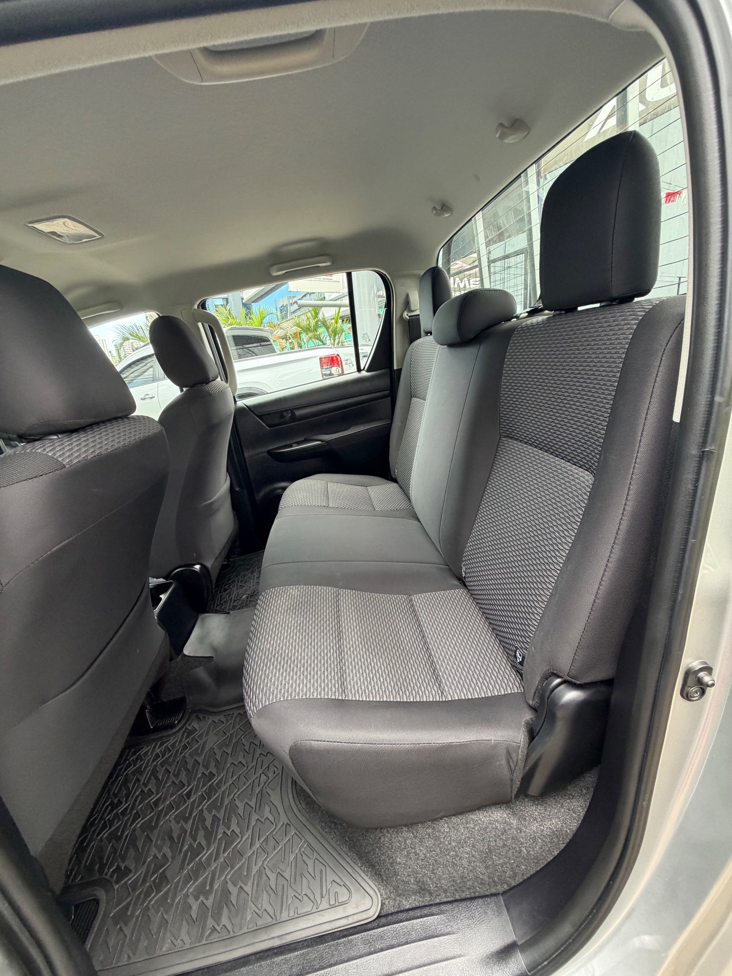 TOYOTA HILUX 2024