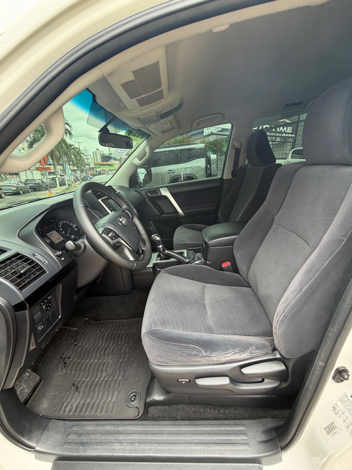 TOYOTA PRADO 2023