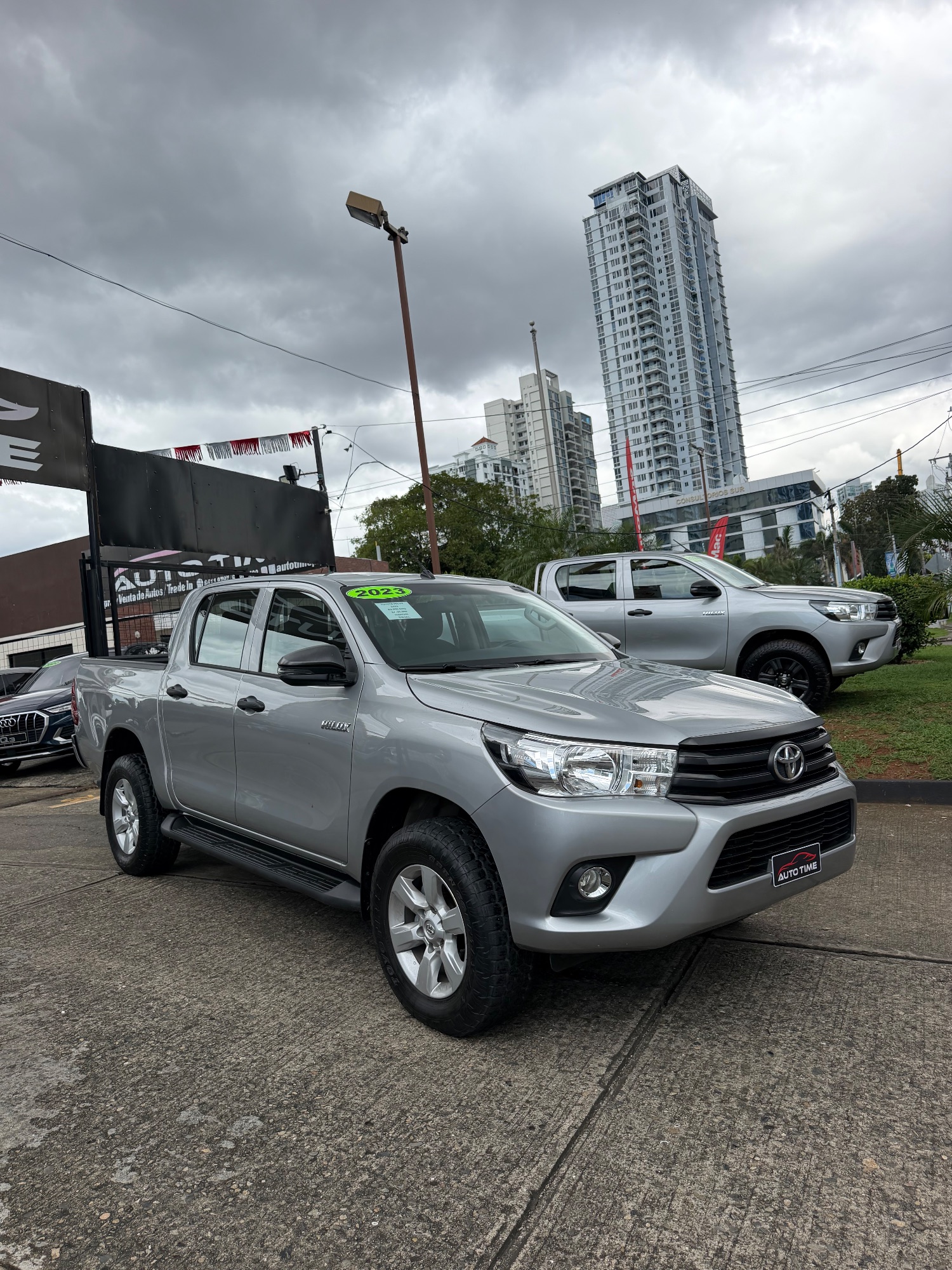 TOYOTA HILUX 2023