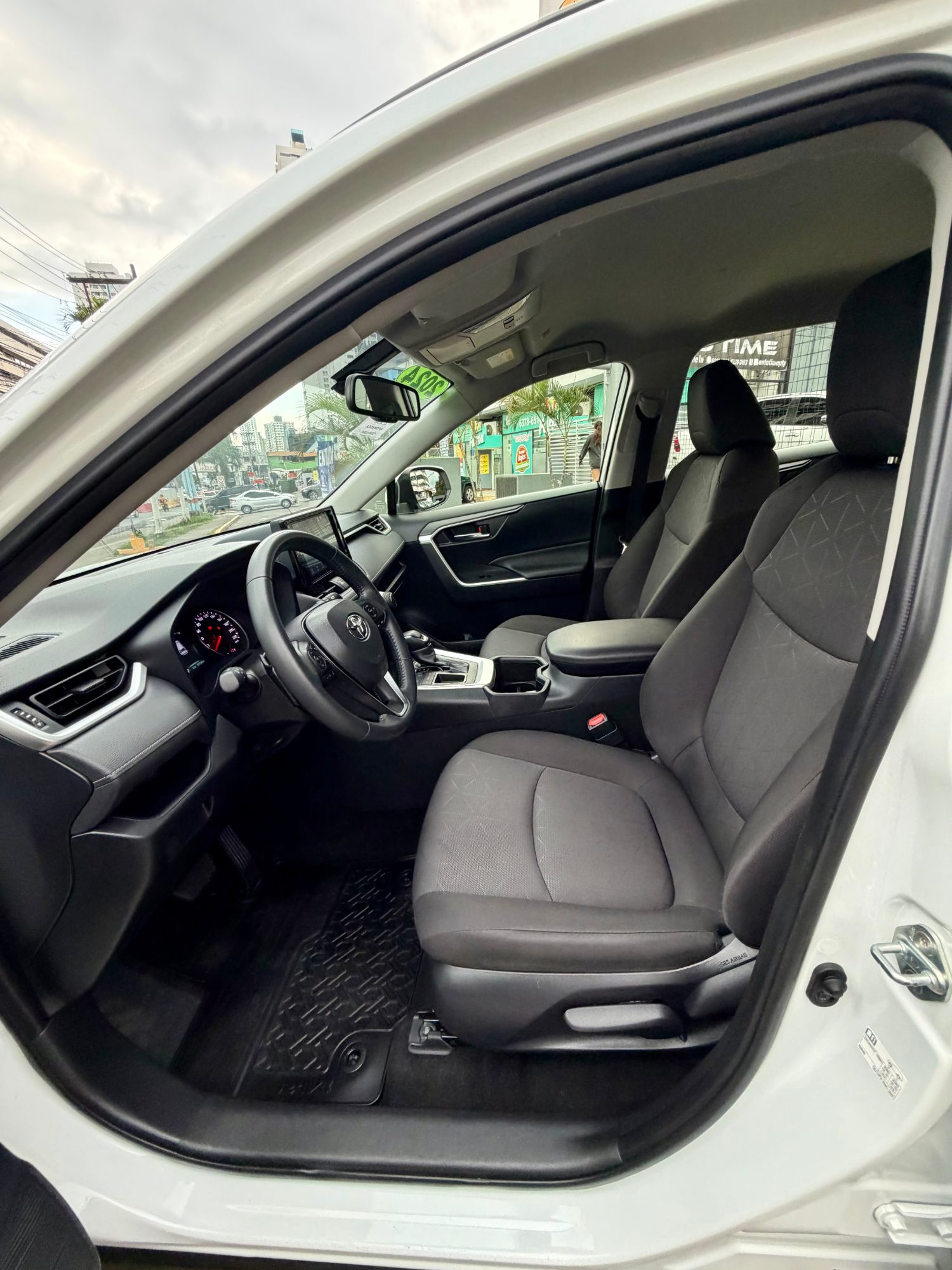 TOYOTA RAV4 2024